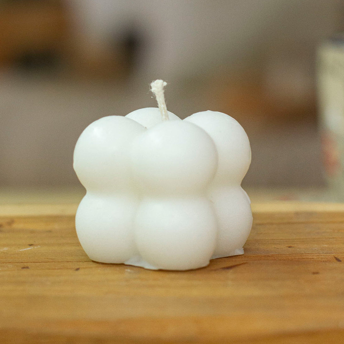 Minimalist Bubble-Shaped White Wax Candle from Mexico - Quiet Bubbles